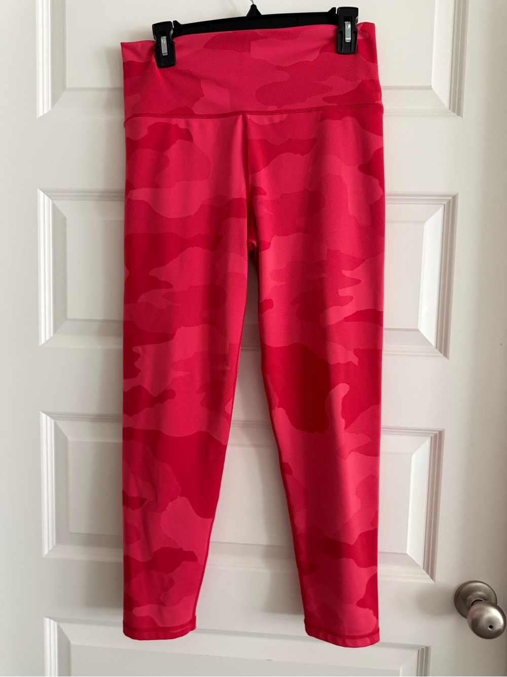 aerie Offline Seamless High-Rise Leggings in red/pink camo print